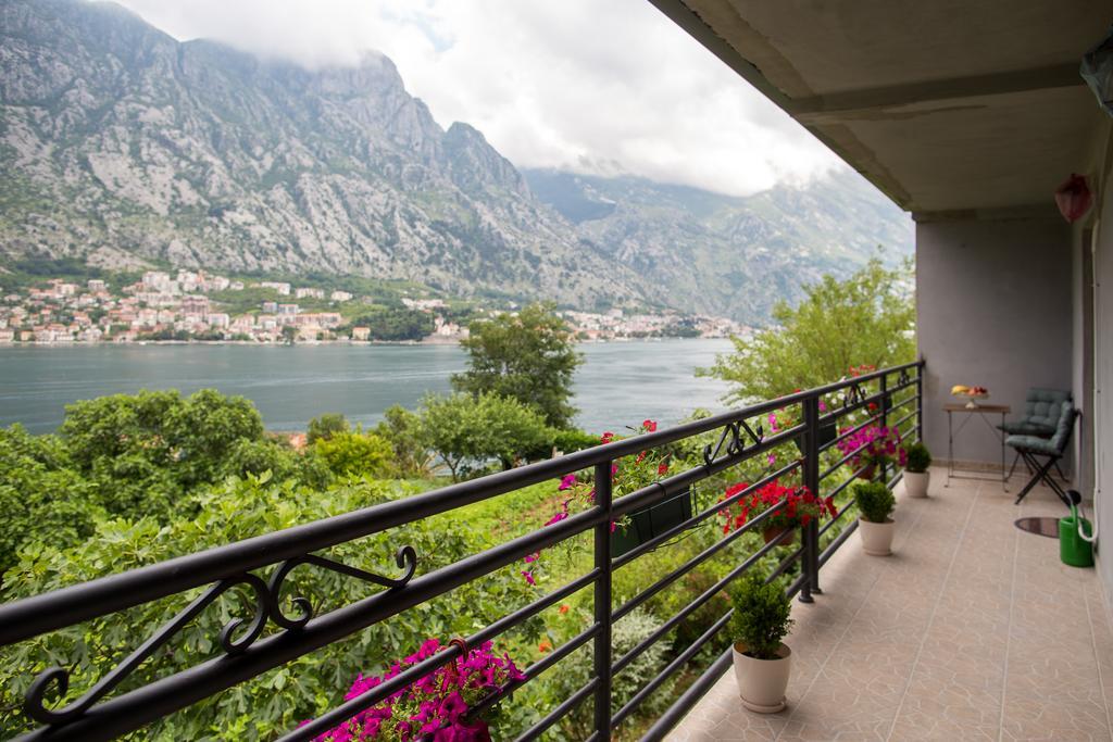 Apartment Bambo Tre Sorrele Kotor Eksteriør billede