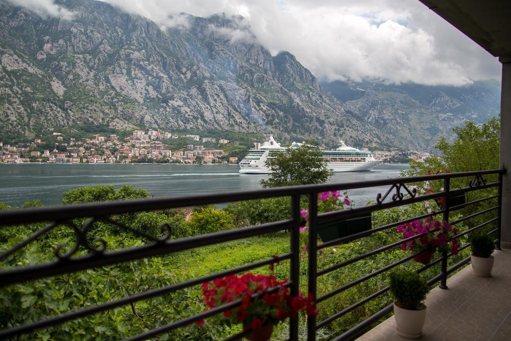 Apartment Bambo Tre Sorrele Kotor Eksteriør billede